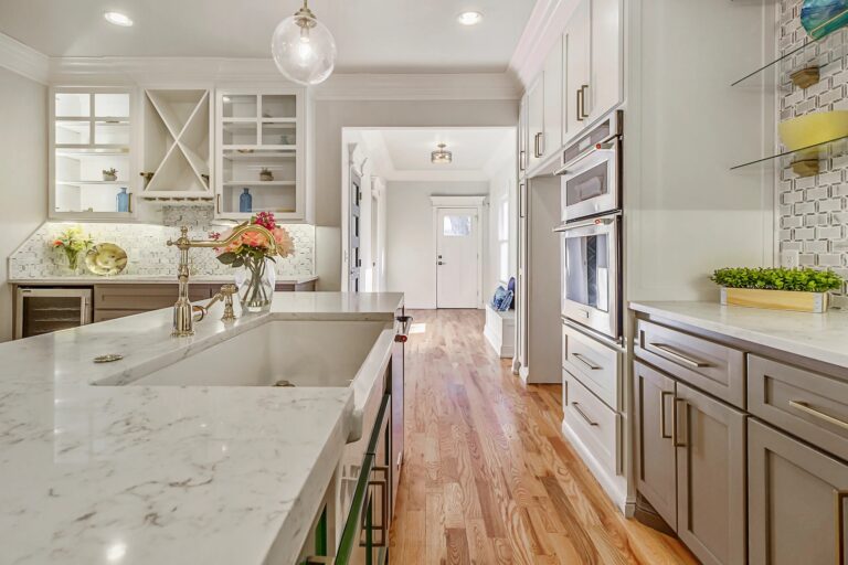 Maximizing Space with Quartz Countertop Breakfast Bars