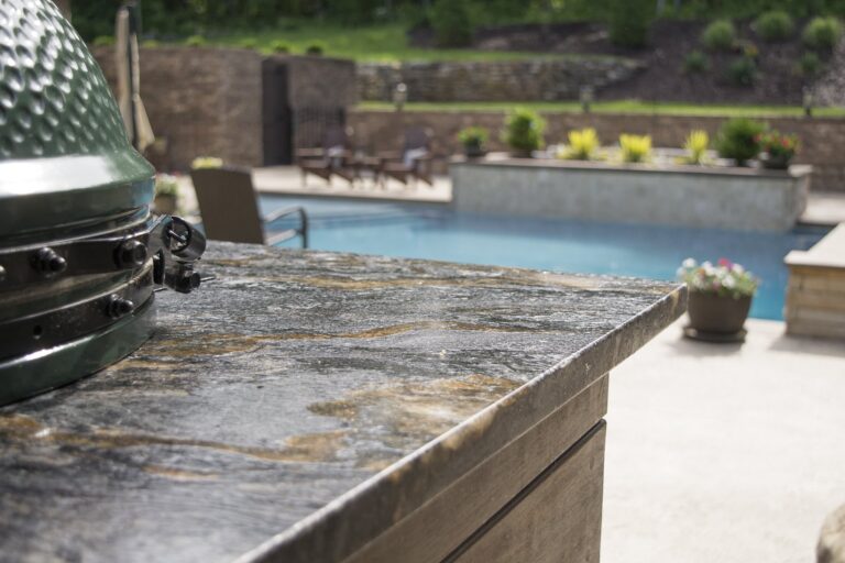 Élever les espaces extérieurs: Options de comptoirs de cuisine durables