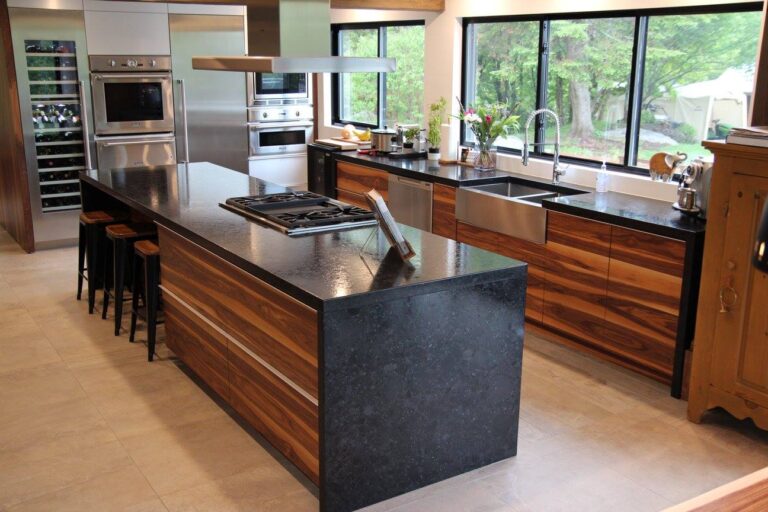 Top Reasons Granite Countertops Are Ideal for Canadian Kitchens and Bathrooms in Dorval