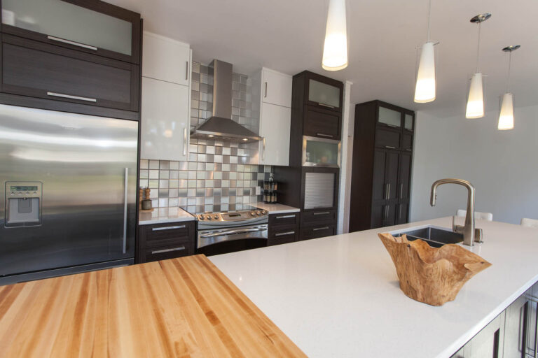 Comptoirs en Quartz: Un Choix Intelligent pour les Cuisines Canadiennes
